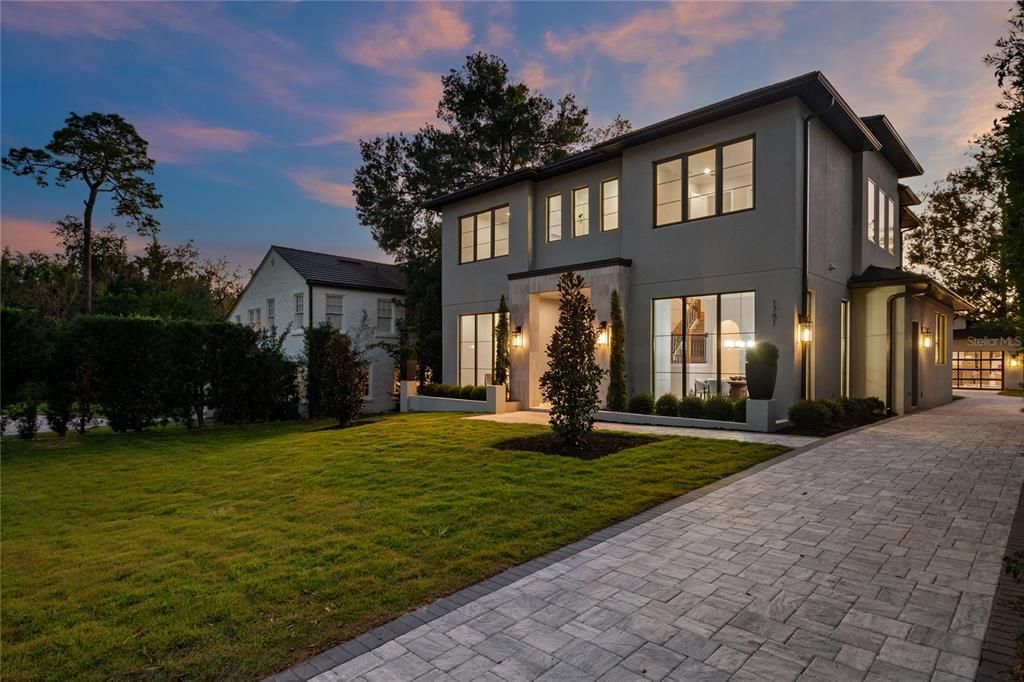 For Sale: $3,895,000 (5 beds, 5 baths, 4520 Square Feet)