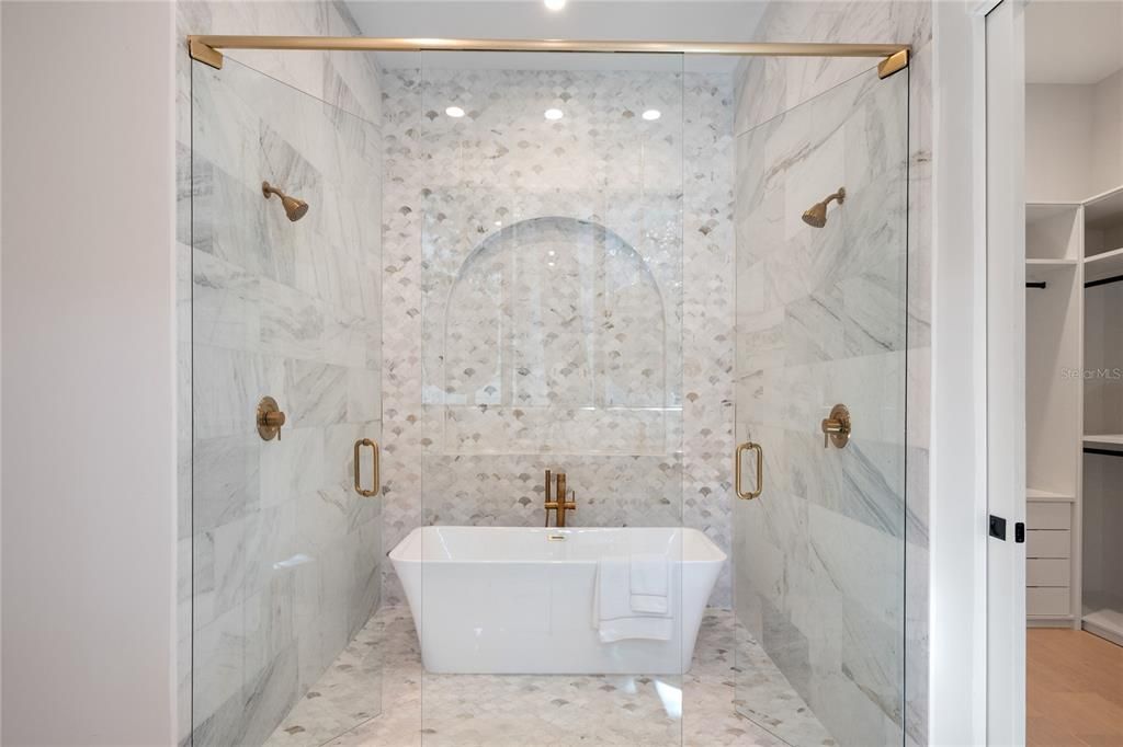 For Sale: $3,895,000 (5 beds, 5 baths, 4520 Square Feet)