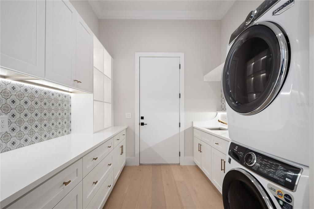 For Sale: $3,895,000 (5 beds, 5 baths, 4520 Square Feet)