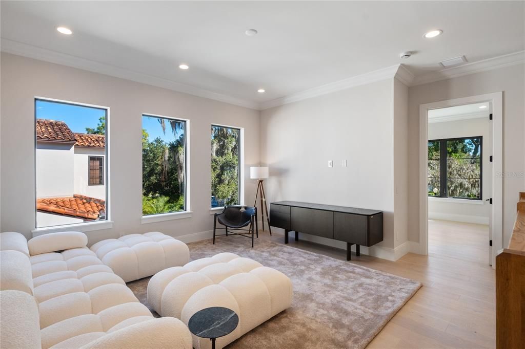 For Sale: $3,895,000 (5 beds, 5 baths, 4520 Square Feet)