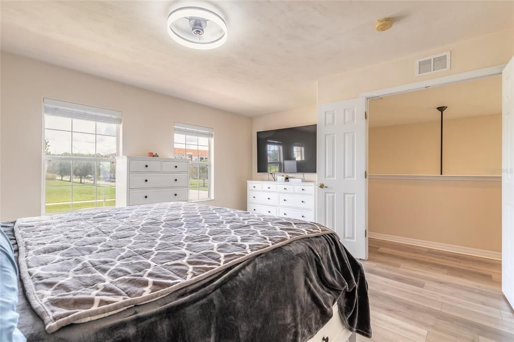 На продажу: $334,999 (2 спален, 2 ванн, 1837 Квадратных фут)