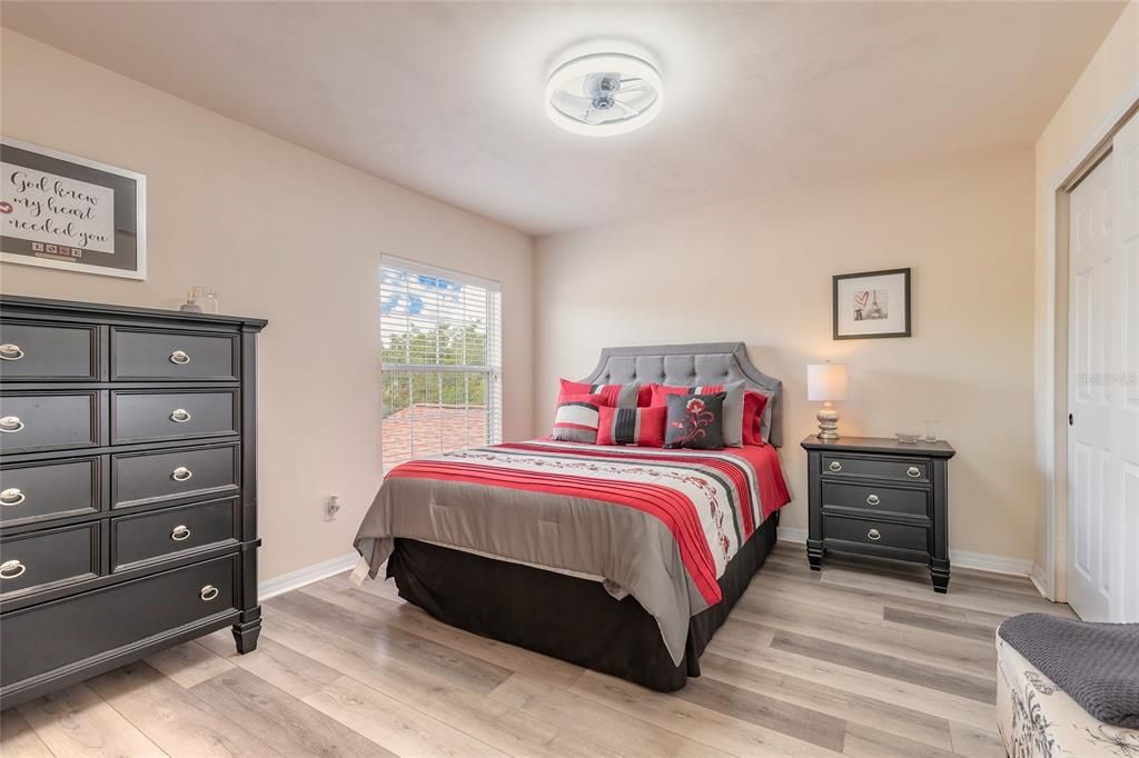 На продажу: $334,999 (2 спален, 2 ванн, 1837 Квадратных фут)