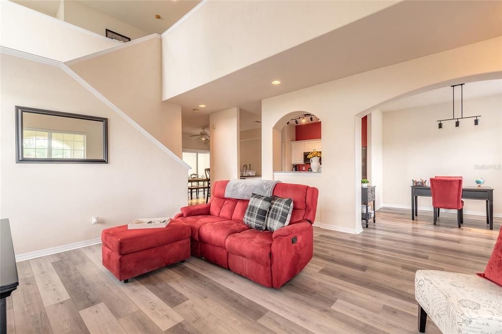 На продажу: $334,999 (2 спален, 2 ванн, 1837 Квадратных фут)