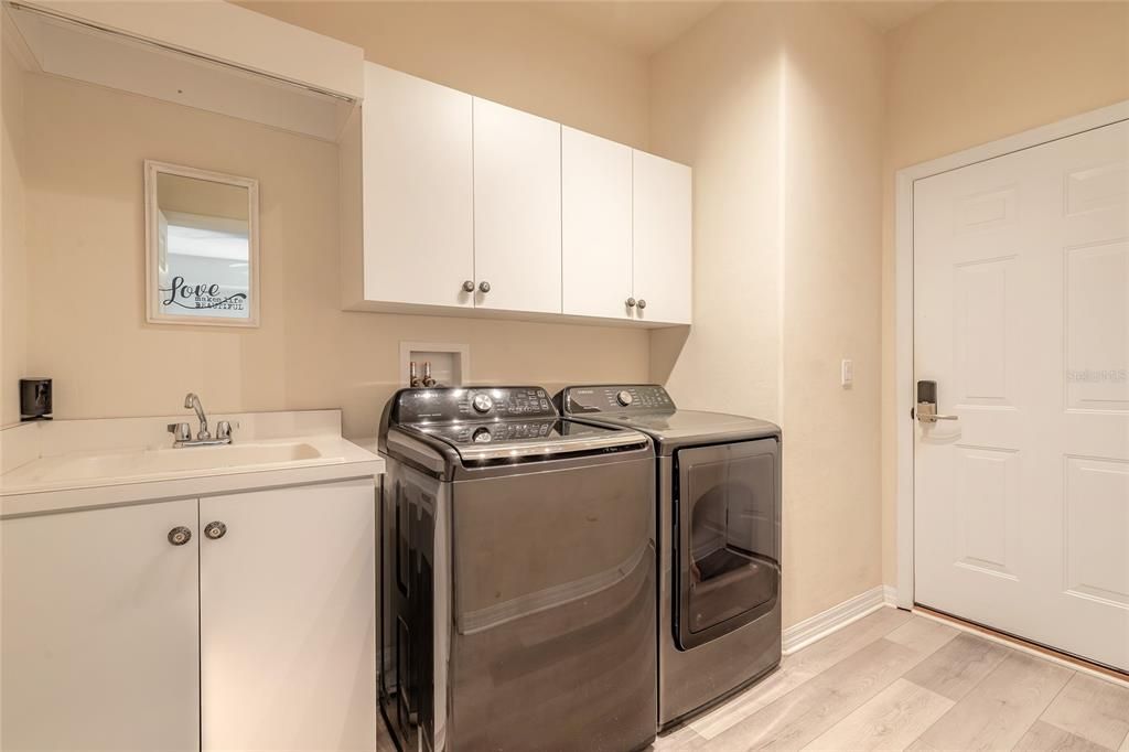 На продажу: $334,999 (2 спален, 2 ванн, 1837 Квадратных фут)