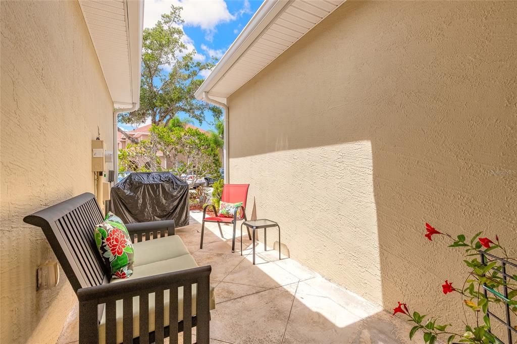 На продажу: $334,999 (2 спален, 2 ванн, 1837 Квадратных фут)