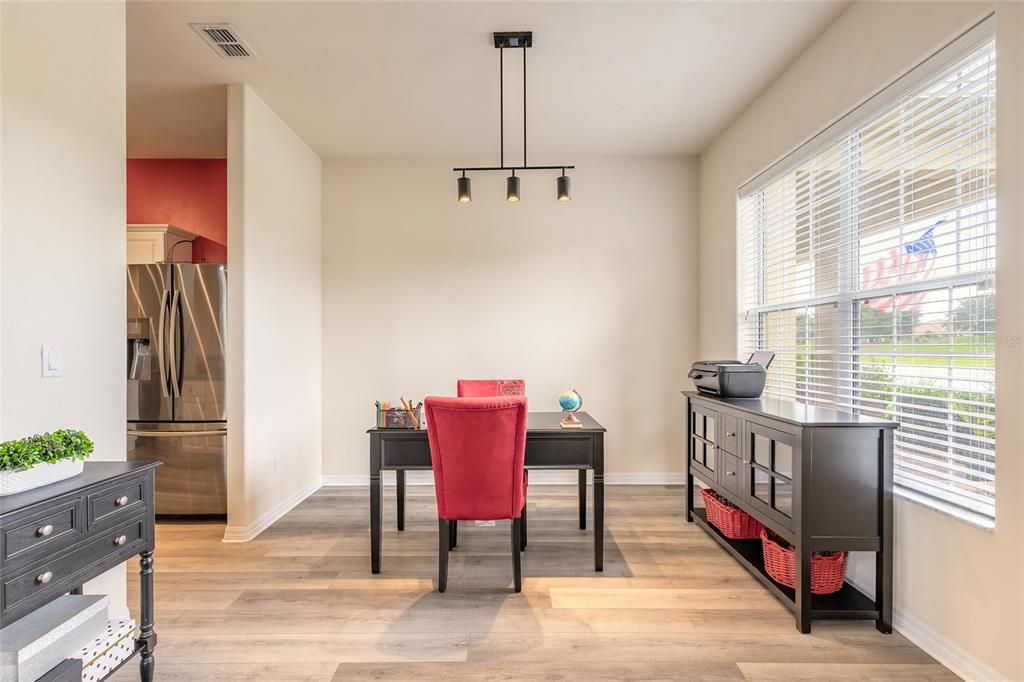 На продажу: $334,999 (2 спален, 2 ванн, 1837 Квадратных фут)