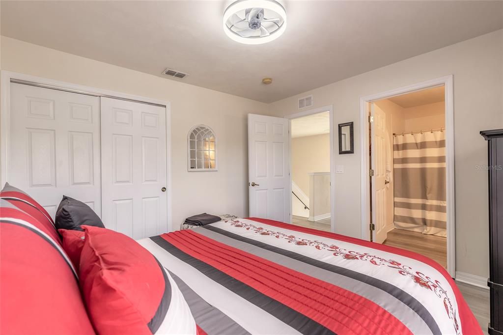 На продажу: $334,999 (2 спален, 2 ванн, 1837 Квадратных фут)