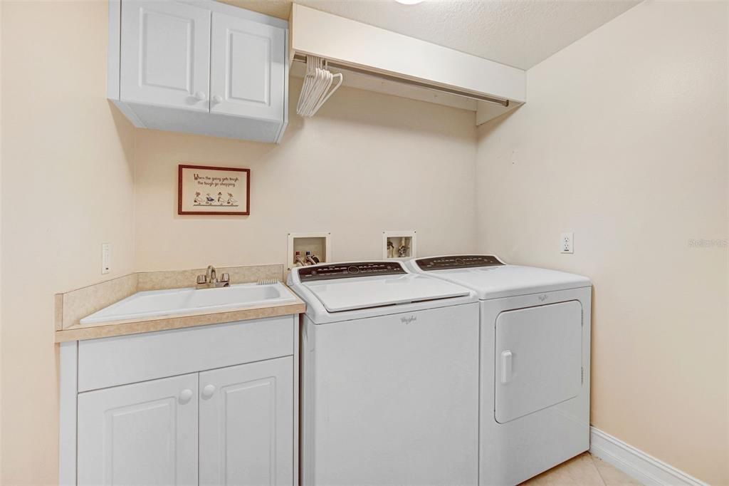 En Venta: $459,900 (3 camas, 2 baños, 2048 Pies cuadrados)