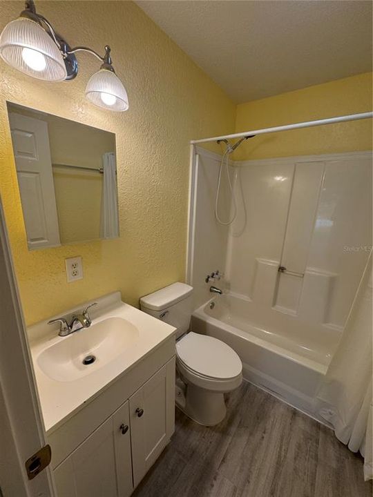 合同活跃: $150,000 (2 贝兹, 1 浴室, 672 平方英尺)