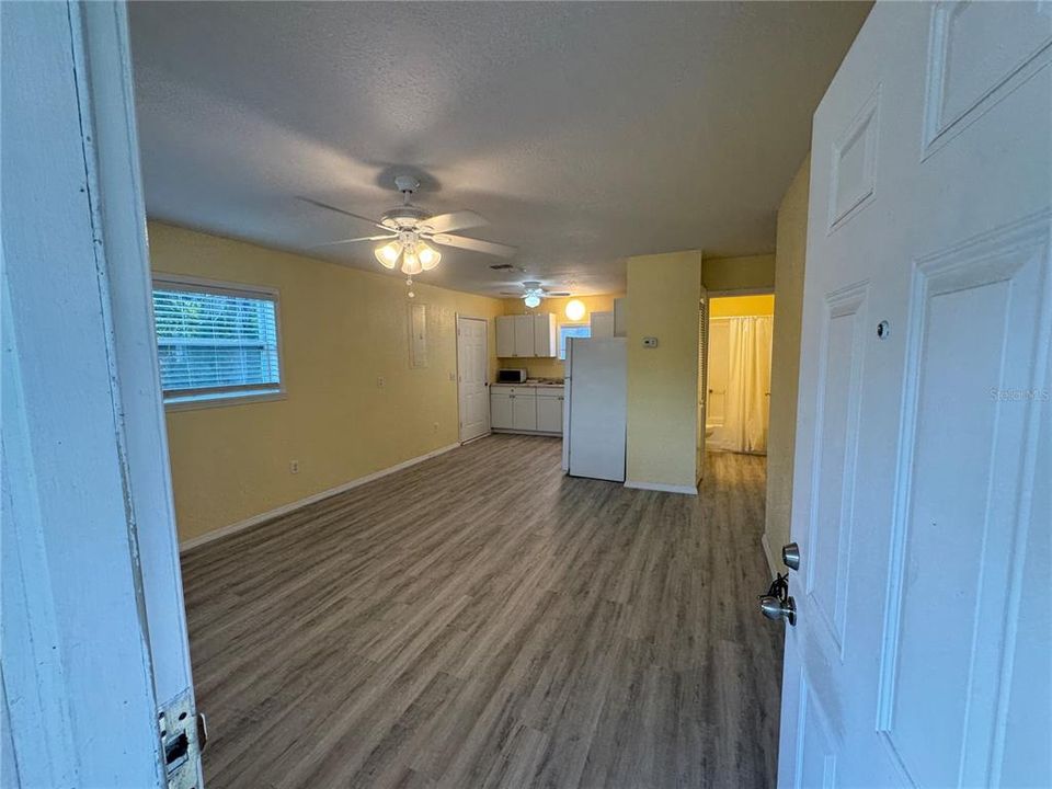 合同活跃: $150,000 (2 贝兹, 1 浴室, 672 平方英尺)