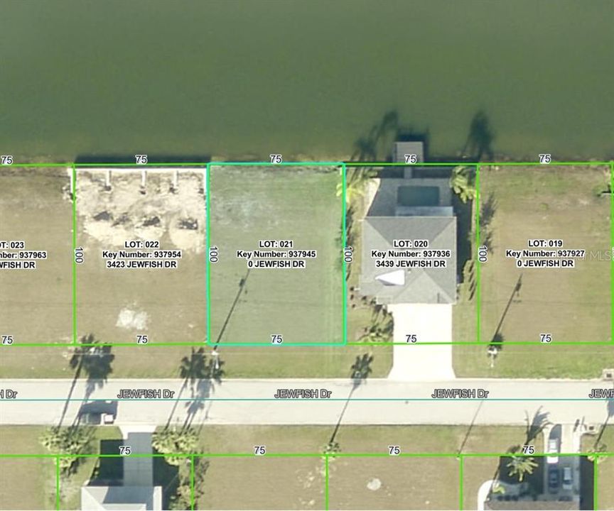 На продажу: $75,000 (0.17 acres)