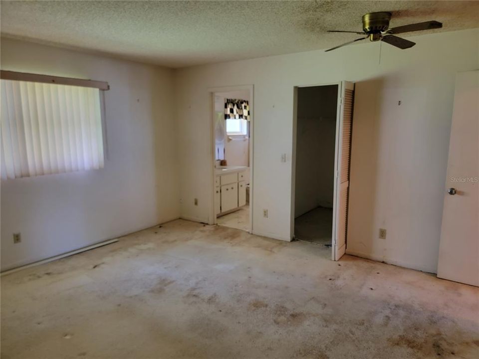 For Sale: $129,000 (2 beds, 2 baths, 1179 Square Feet)