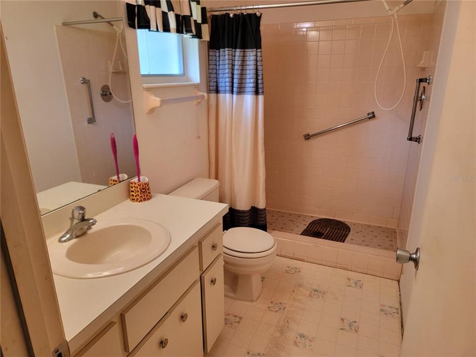 For Sale: $129,000 (2 beds, 2 baths, 1179 Square Feet)