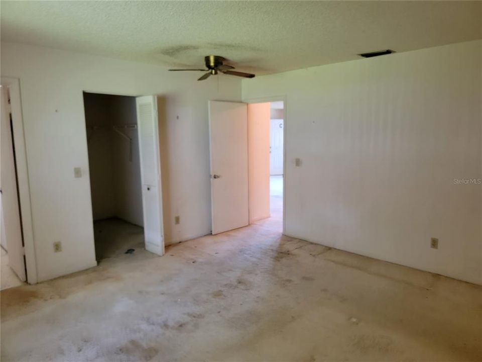 For Sale: $129,000 (2 beds, 2 baths, 1179 Square Feet)