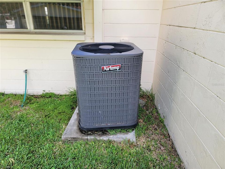 For Sale: $129,000 (2 beds, 2 baths, 1179 Square Feet)