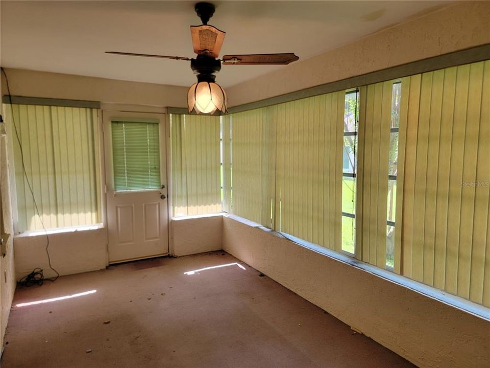 For Sale: $129,000 (2 beds, 2 baths, 1179 Square Feet)