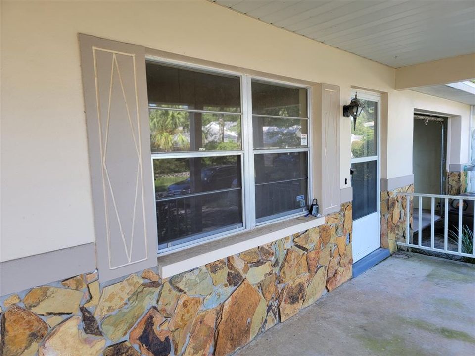 For Sale: $129,000 (2 beds, 2 baths, 1179 Square Feet)