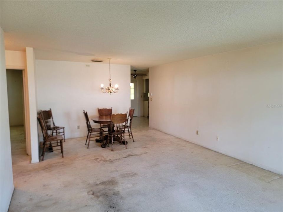 For Sale: $129,000 (2 beds, 2 baths, 1179 Square Feet)