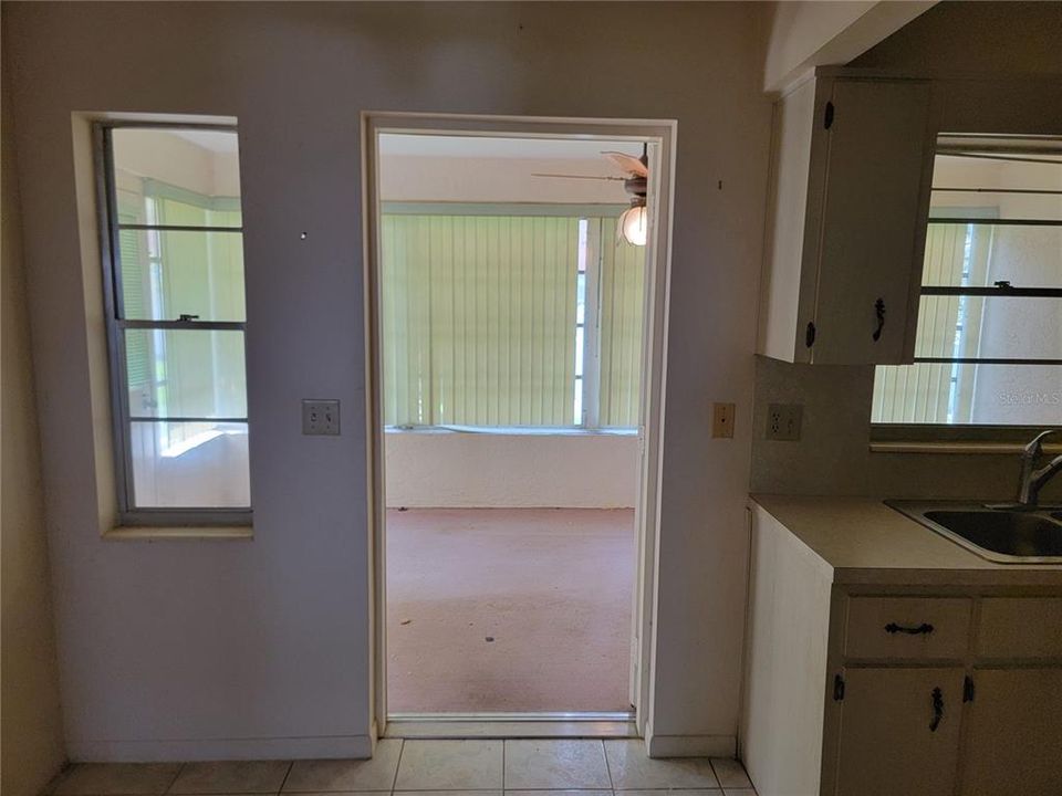 For Sale: $129,000 (2 beds, 2 baths, 1179 Square Feet)