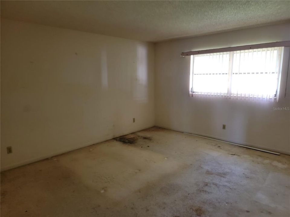 For Sale: $129,000 (2 beds, 2 baths, 1179 Square Feet)
