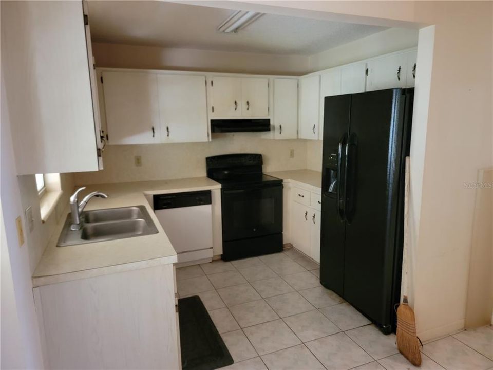 For Sale: $129,000 (2 beds, 2 baths, 1179 Square Feet)