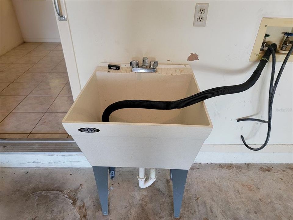 For Sale: $129,000 (2 beds, 2 baths, 1179 Square Feet)