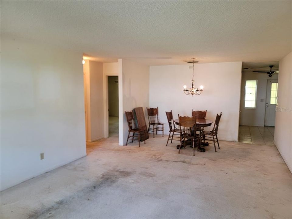 For Sale: $129,000 (2 beds, 2 baths, 1179 Square Feet)