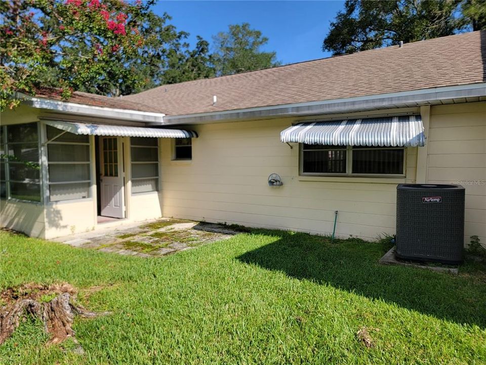 For Sale: $129,000 (2 beds, 2 baths, 1179 Square Feet)