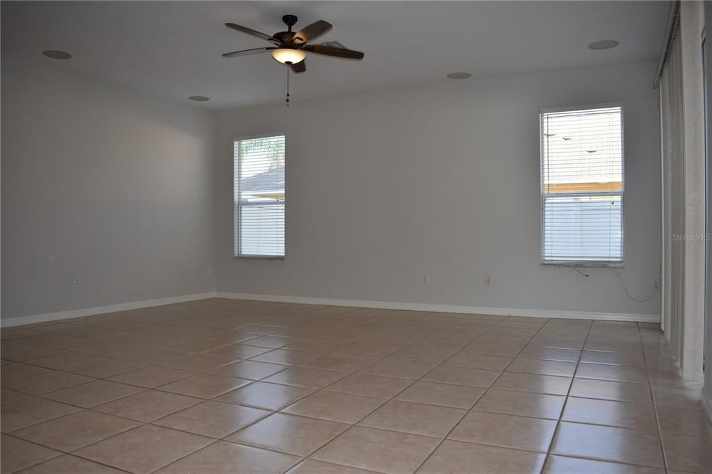 For Rent: $3,400 (4 beds, 2 baths, 2593 Square Feet)