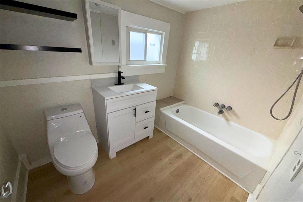 待售: $385,000 (4 贝兹, 0 浴室, 2382 平方英尺)