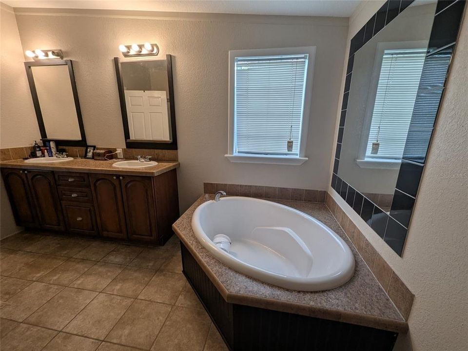 For Sale: $695,000 (3 beds, 2 baths, 1512 Square Feet)