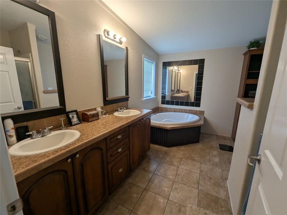 For Sale: $695,000 (3 beds, 2 baths, 1512 Square Feet)