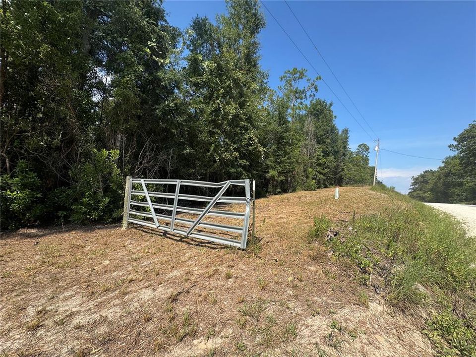 待售: $40,000 (0.92 acres)