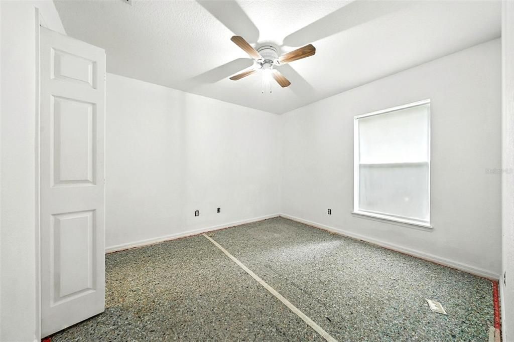 For Sale: $257,900 (4 beds, 2 baths, 1476 Square Feet)