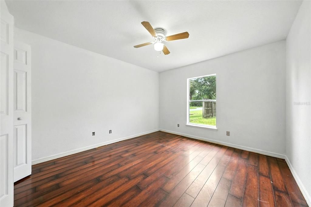 For Sale: $257,900 (4 beds, 2 baths, 1476 Square Feet)