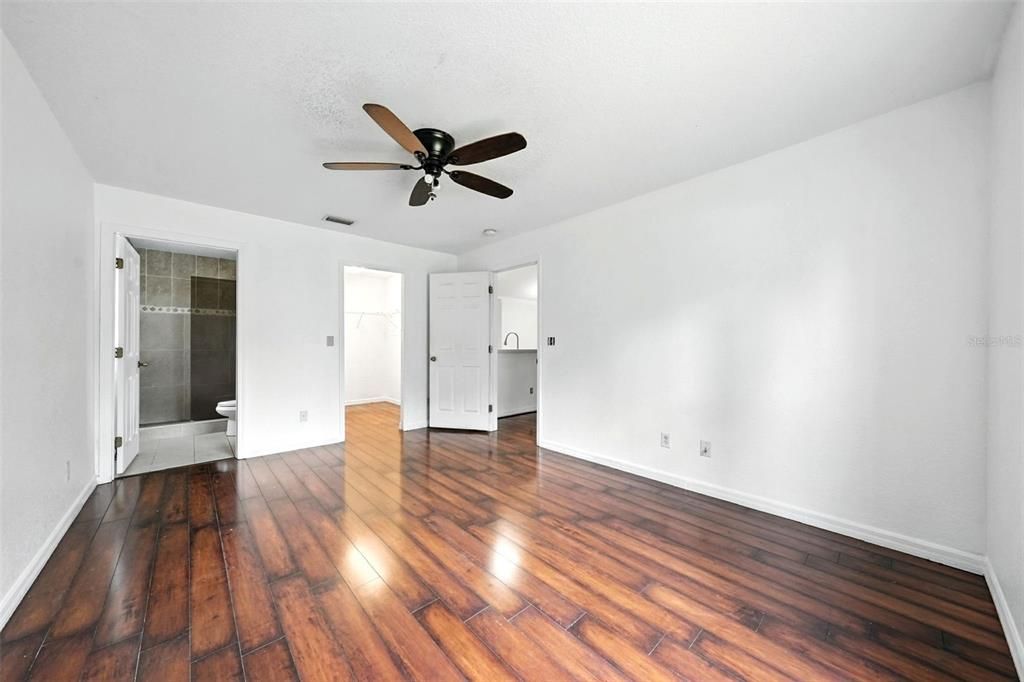 For Sale: $257,900 (4 beds, 2 baths, 1476 Square Feet)