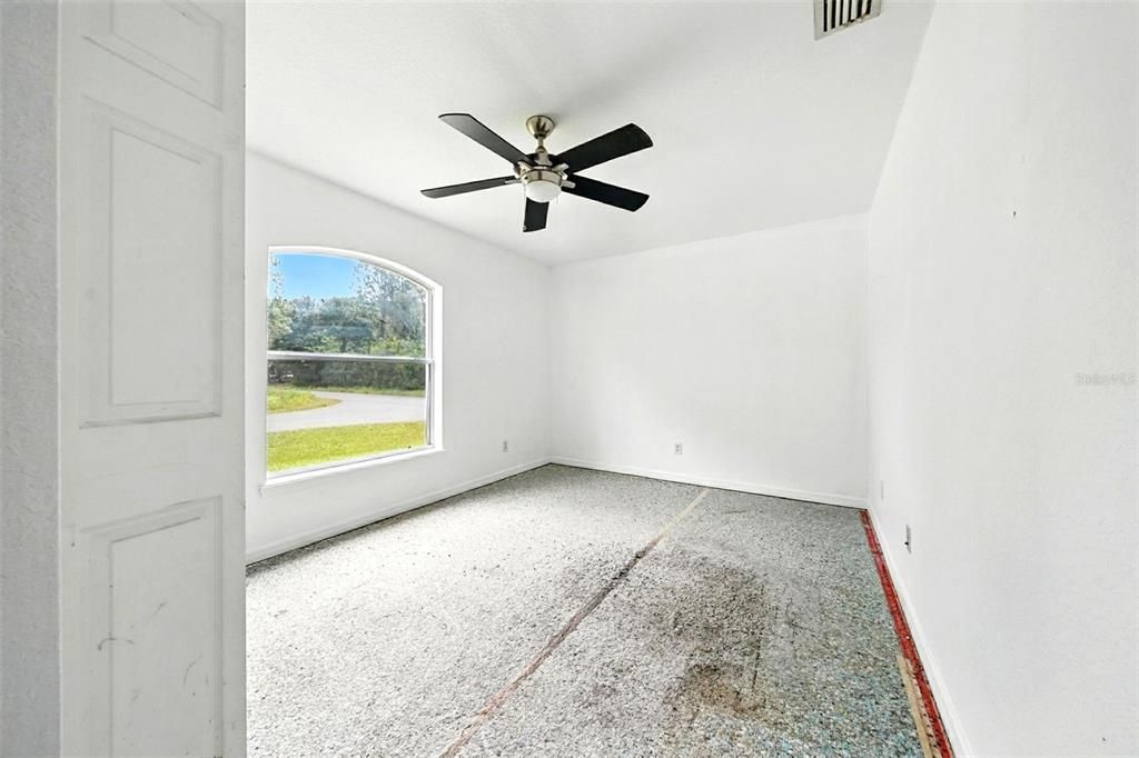 For Sale: $257,900 (4 beds, 2 baths, 1476 Square Feet)