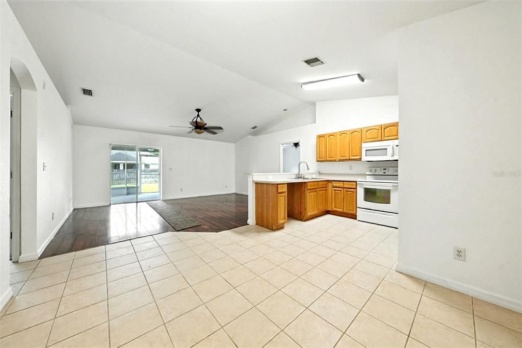 For Sale: $257,900 (4 beds, 2 baths, 1476 Square Feet)
