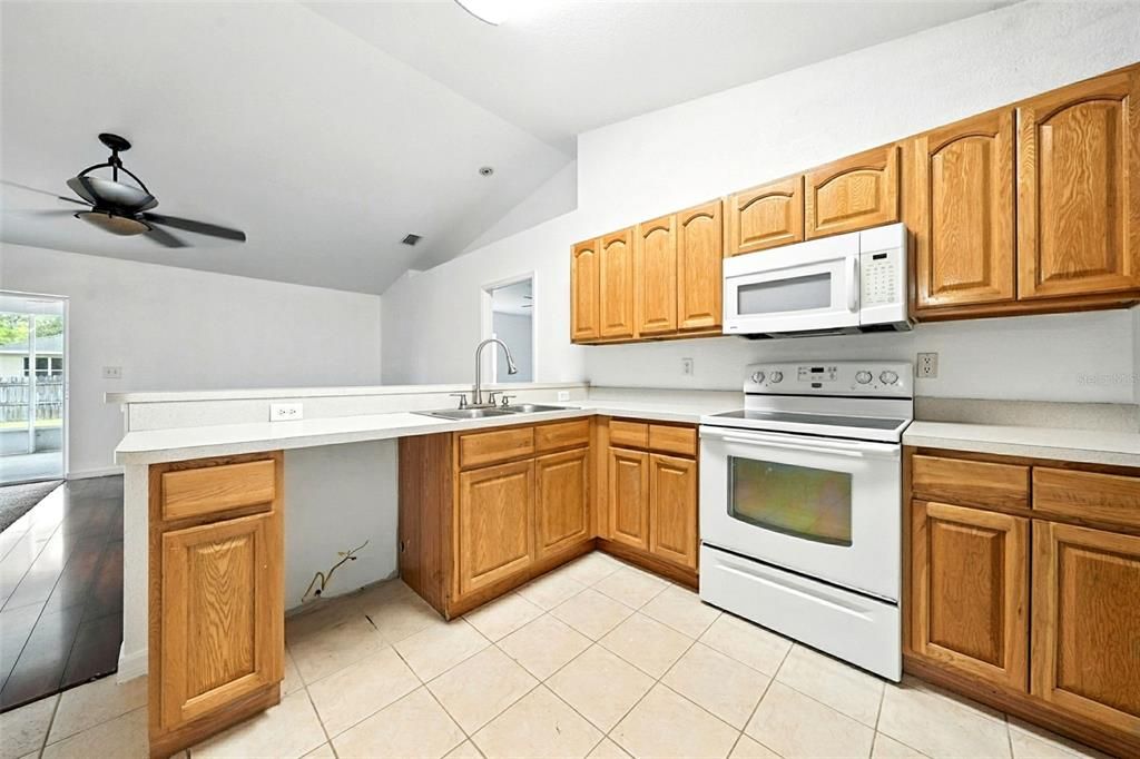For Sale: $257,900 (4 beds, 2 baths, 1476 Square Feet)