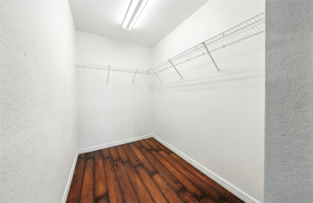 For Sale: $257,900 (4 beds, 2 baths, 1476 Square Feet)