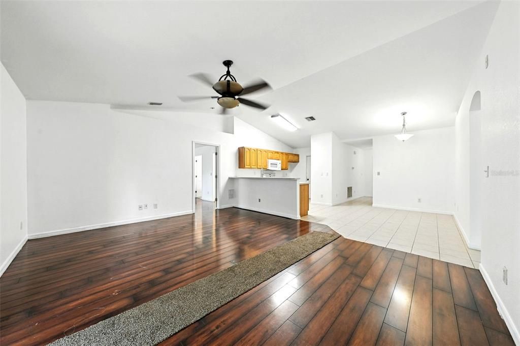 For Sale: $257,900 (4 beds, 2 baths, 1476 Square Feet)