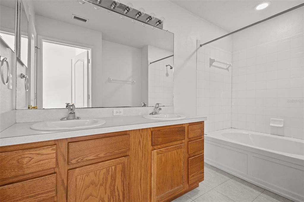 For Sale: $259,900 (2 beds, 2 baths, 1574 Square Feet)