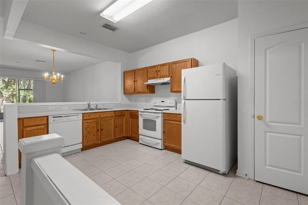 For Sale: $259,900 (2 beds, 2 baths, 1574 Square Feet)