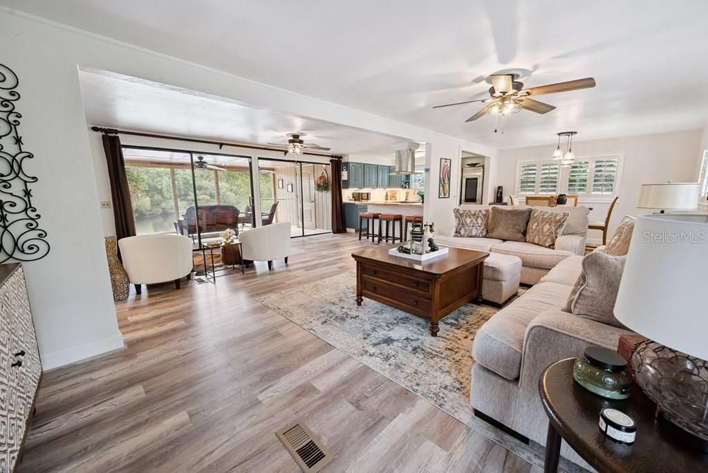 待售: $585,000 (3 贝兹, 2 浴室, 2297 平方英尺)