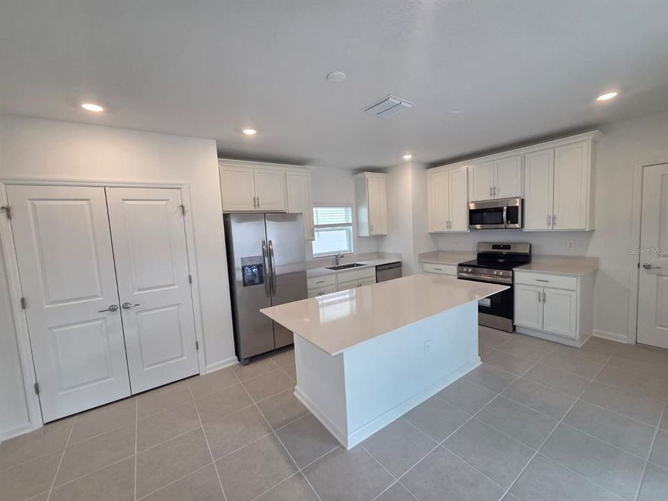 В аренду: $2,500 (3 спален, 2 ванн, 1647 Квадратных фут)