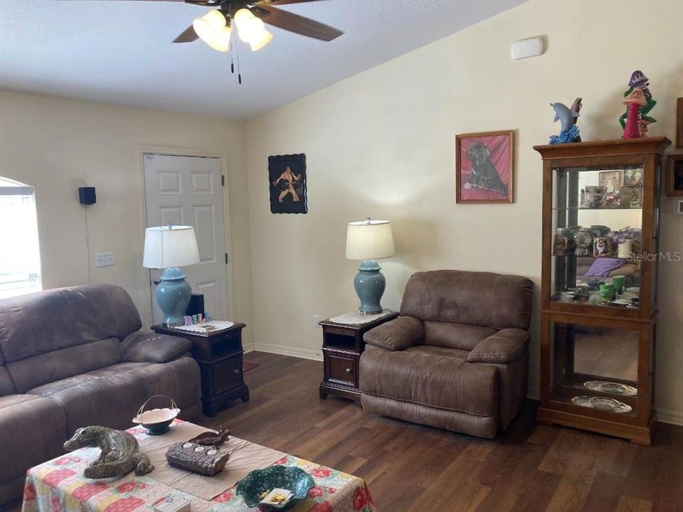 На продажу: $270,000 (3 спален, 2 ванн, 1134 Квадратных фут)