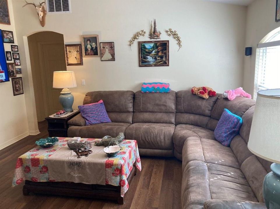 На продажу: $270,000 (3 спален, 2 ванн, 1134 Квадратных фут)