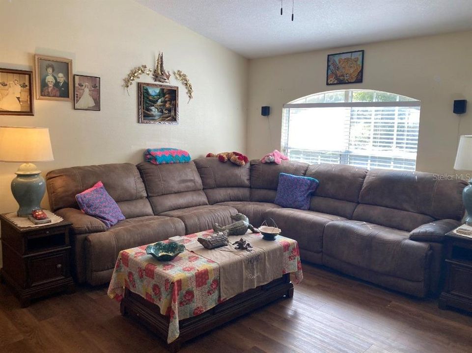 На продажу: $270,000 (3 спален, 2 ванн, 1134 Квадратных фут)