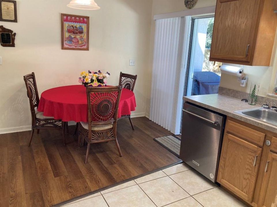 На продажу: $270,000 (3 спален, 2 ванн, 1134 Квадратных фут)