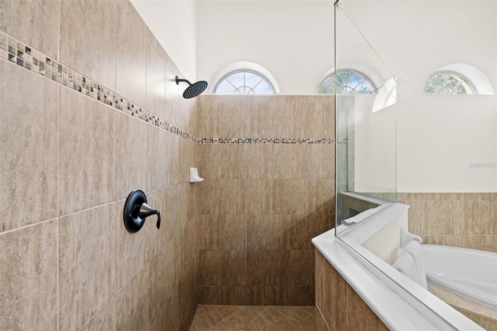 Под контрактом: $899,900 (4 спален, 3 ванн, 3120 Квадратных фут)